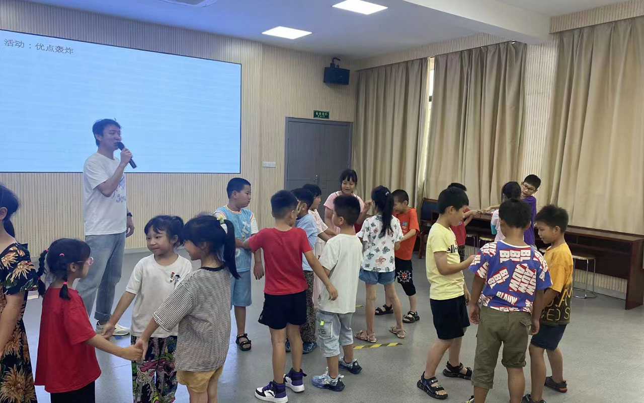 利辛龙观乡中心学校
